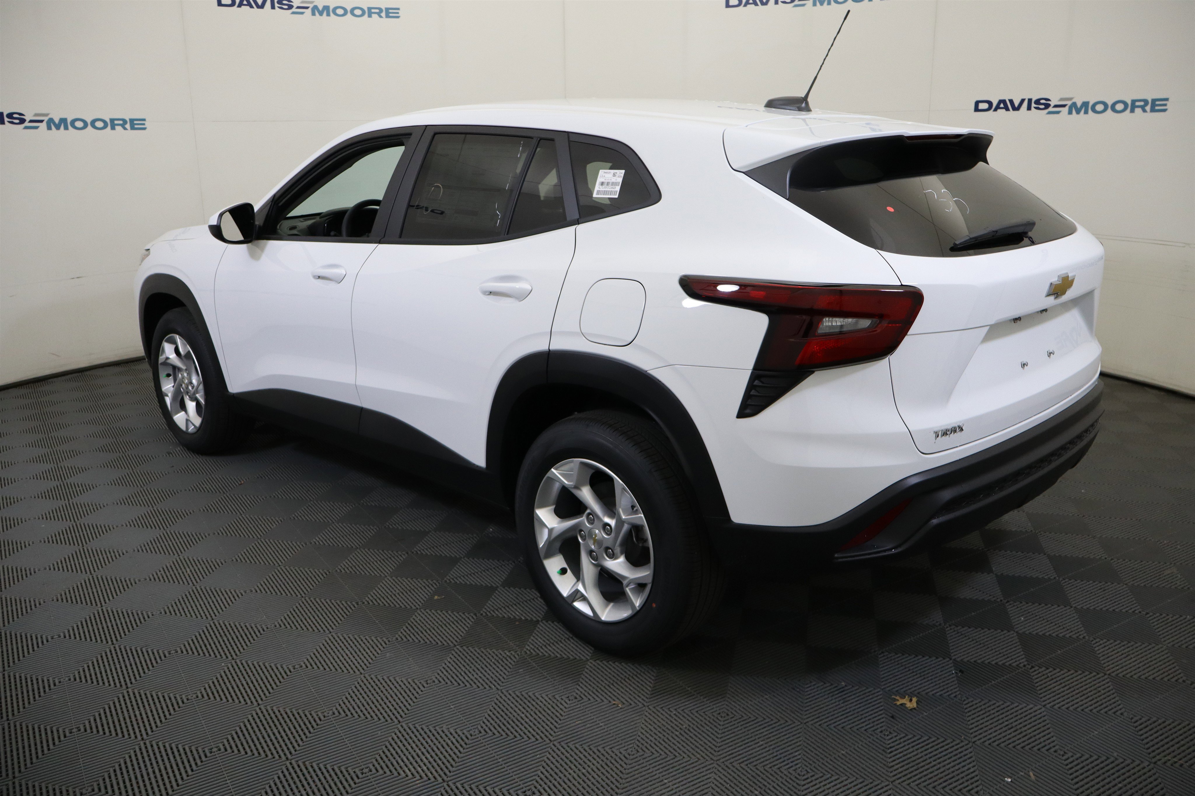 New 2026 Chevrolet Trax LS w/ LS Convenience Package FWD image 10