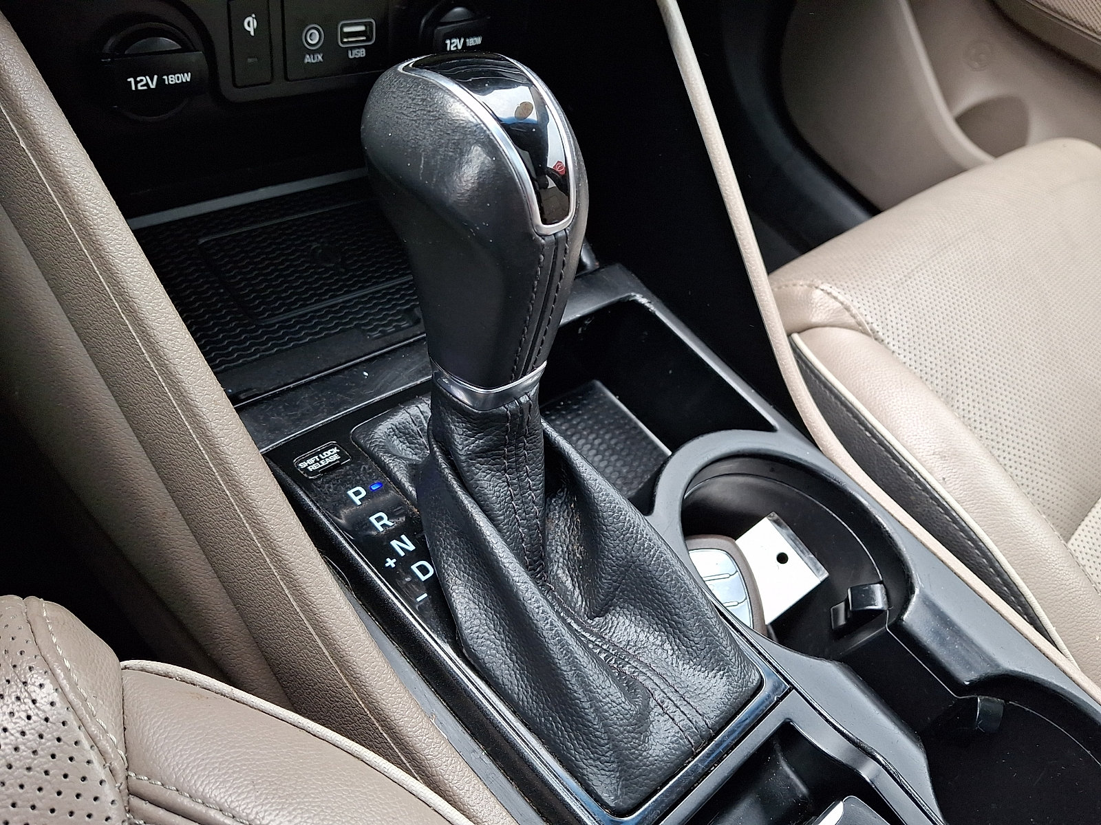 Used 2019 Hyundai Tucson Ultimate w/ Cargo Package FWD image 17