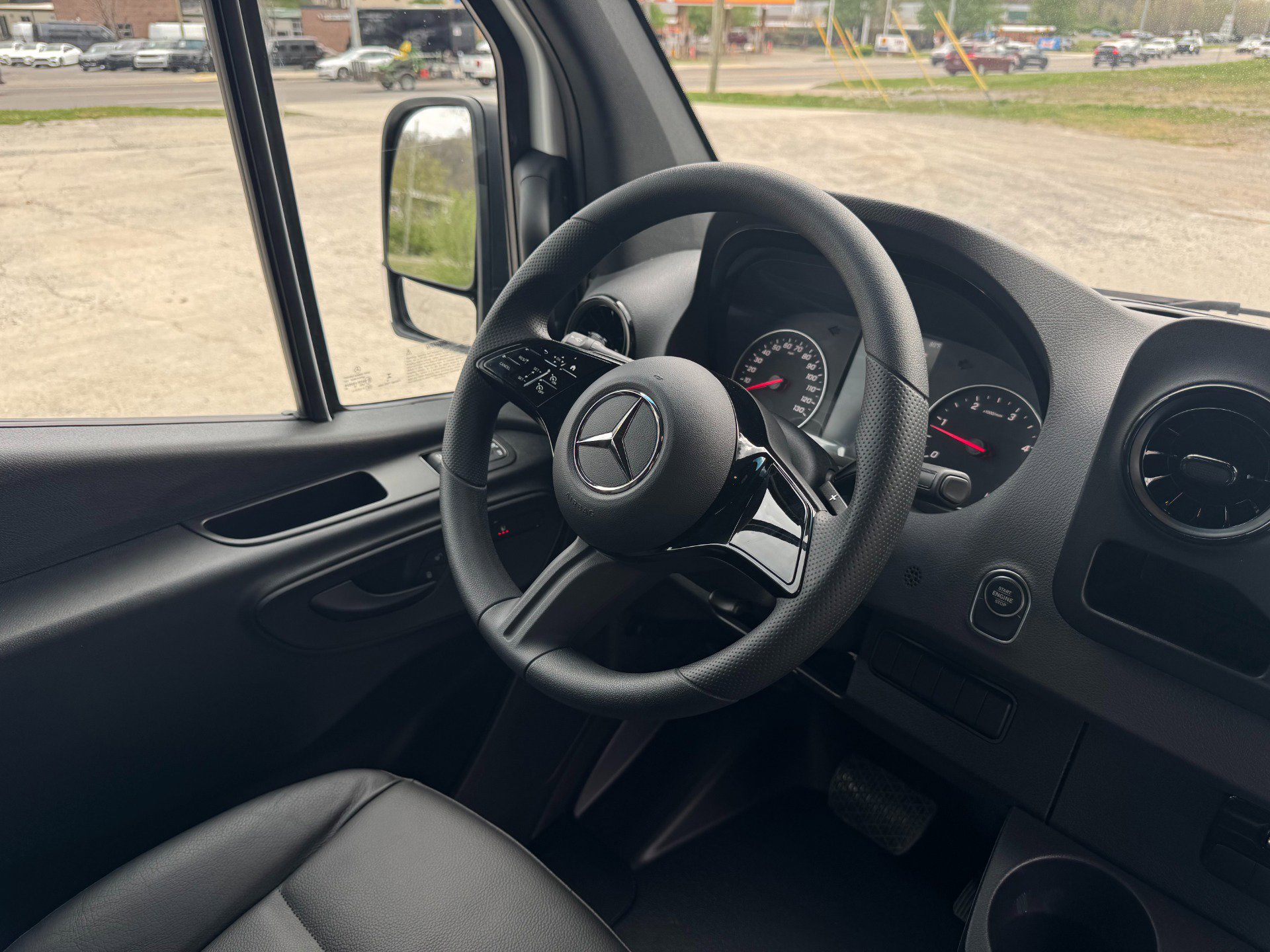 Used 2025 Mercedes-Benz Sprinter 2500 image 47