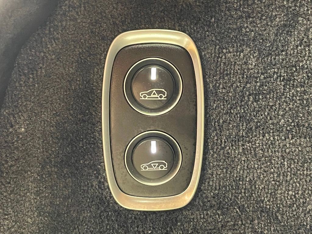 Used 2022 Aston Martin DBX AWD/4WD image 26