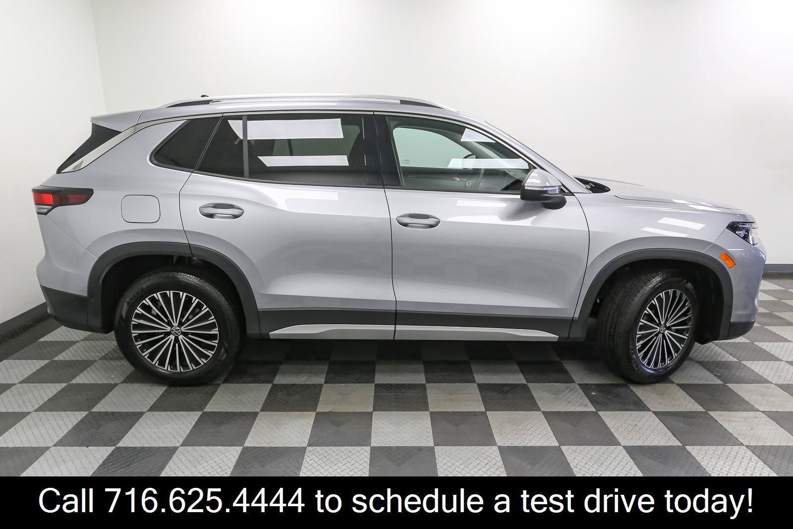 Used 2025 Volkswagen Tiguan S w/ 18" Wheel Package AWD/4WD image 8