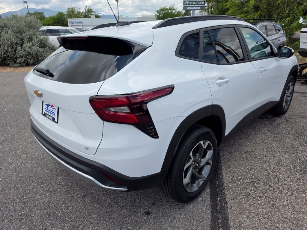 New 2026 Chevrolet Trax LT w/ Driver Confidence Package FWD image 5