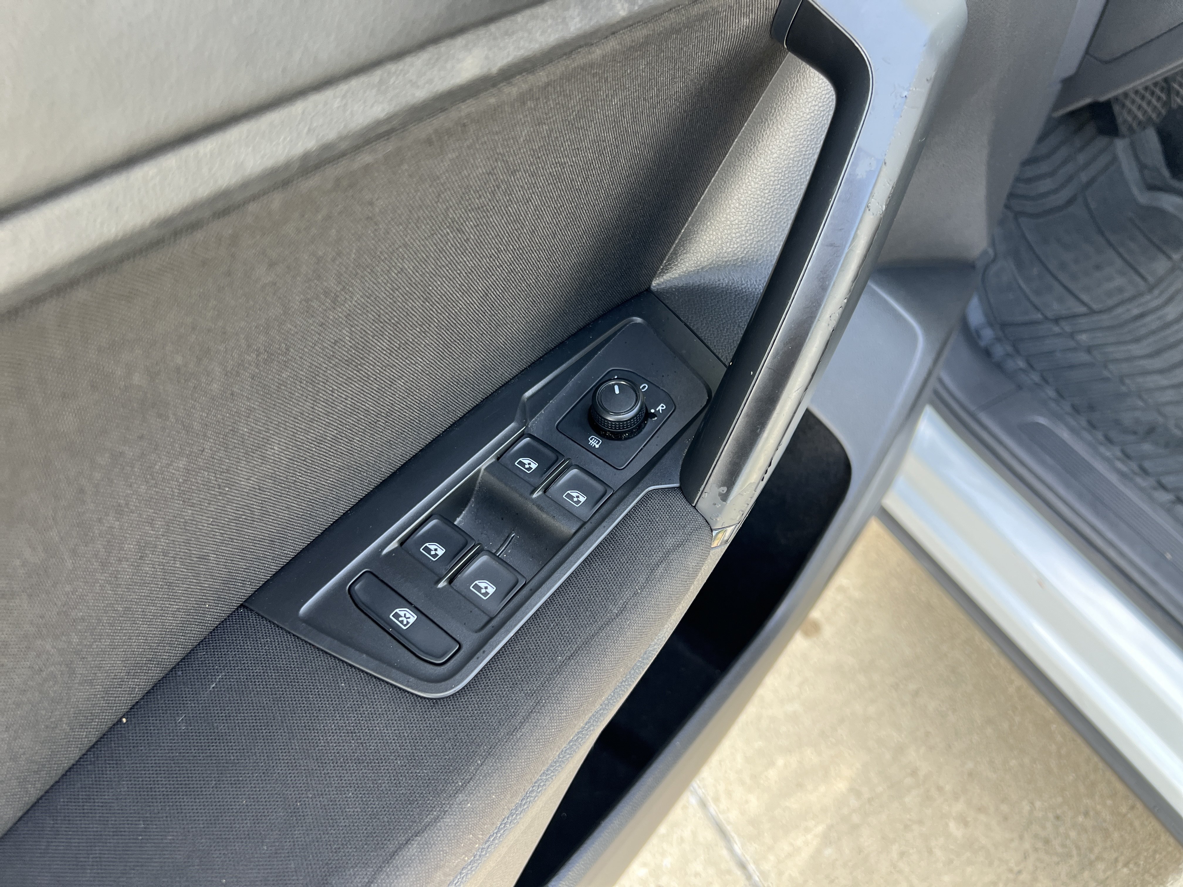 Used 2019 Volkswagen Tiguan S FWD image 13