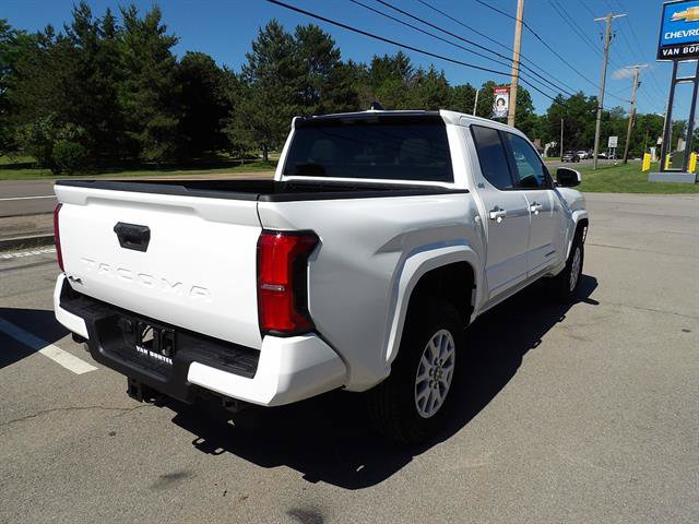 Used 2024 Toyota Tacoma SR5 AWD/4WD image 5