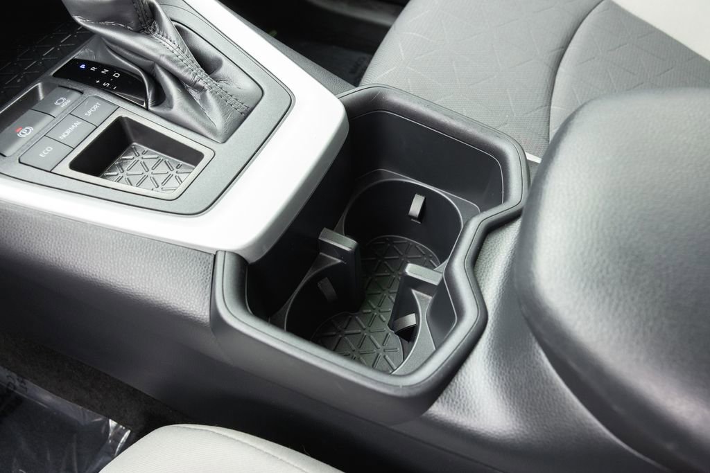 Certified 2025 Toyota RAV4 XLE FWD image 21