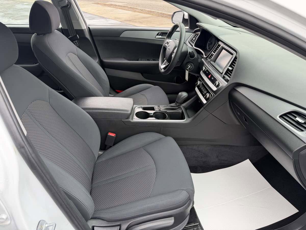 Used 2018 Hyundai Sonata SE w/ Cargo Package FWD image 16