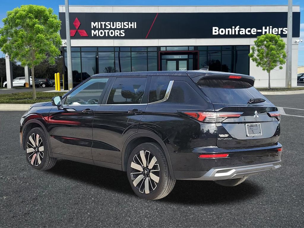 Used 2025 Mitsubishi Outlander SE FWD image 3