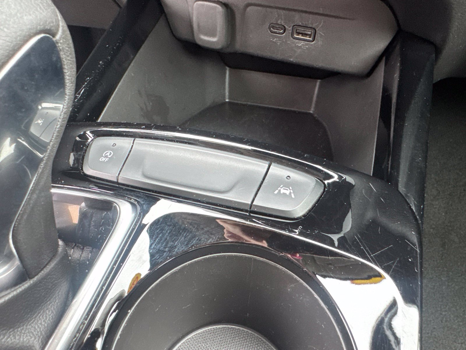 Used 2025 Chevrolet Trax LT FWD image 25