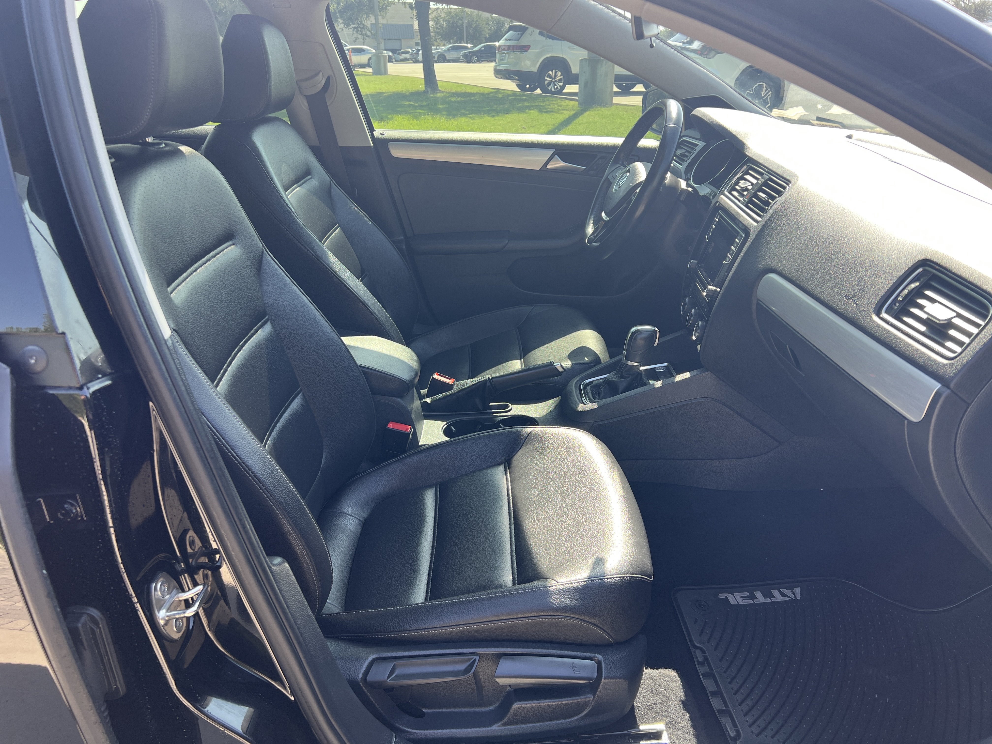 Used 2018 Volkswagen Jetta SEL FWD image 28