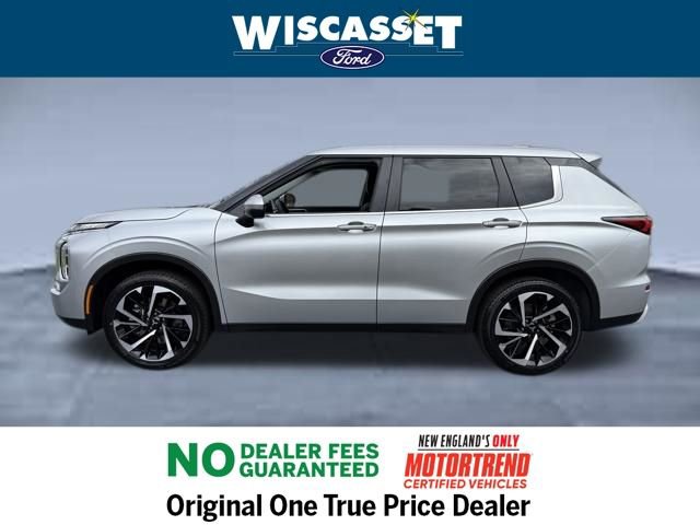 Used 2024 Mitsubishi Outlander SE image 2