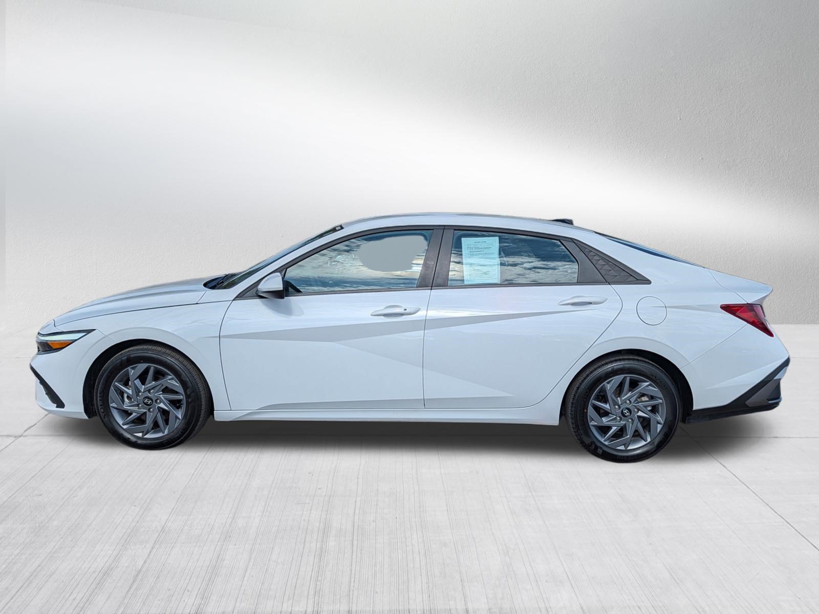 Certified 2024 Hyundai Elantra SEL FWD image 4