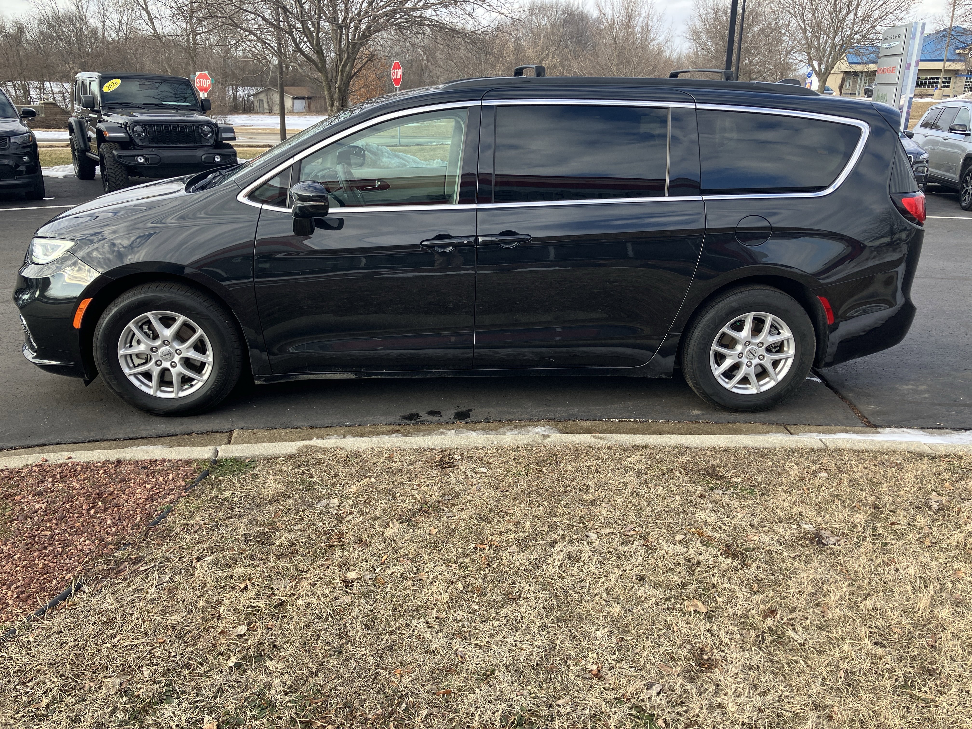 Used 2022 Chrysler Pacifica Touring-L image 18