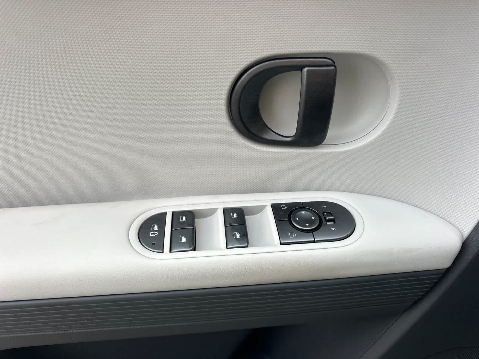 Certified 2025 Hyundai Ioniq 5 SE RWD image 13
