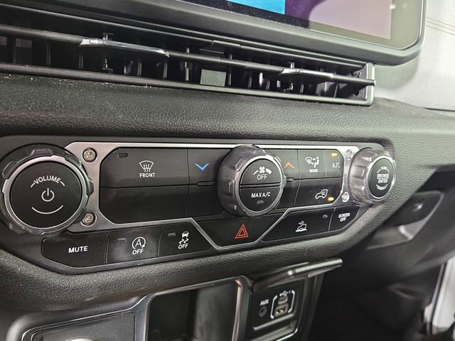Used 2024 Jeep Wrangler Sport image 19