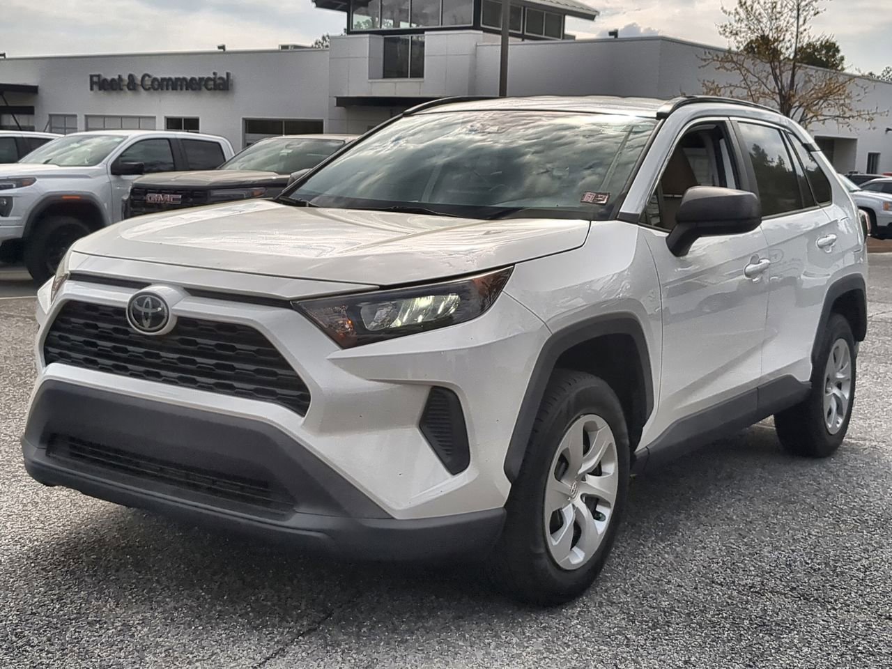 Used 2019 Toyota RAV4 LE image 4