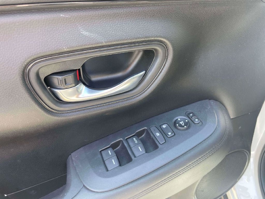 Used 2023 Honda HR-V LX image 17