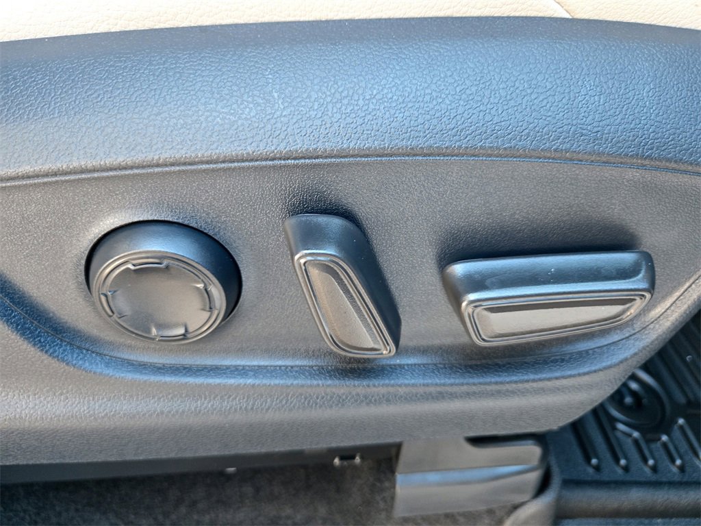 Used 2025 Toyota Tacoma Limited image 28