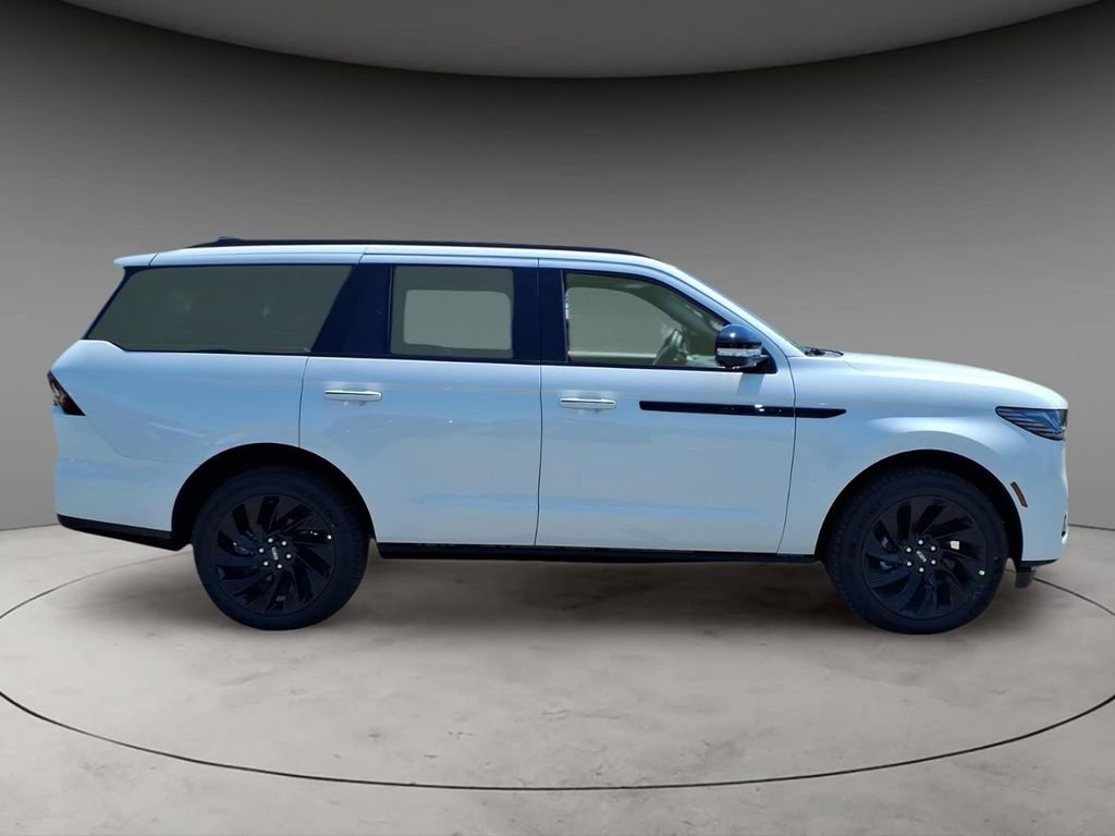 New 2026 Lincoln Navigator Reserve w/ Jet Appearance Package AWD/4WD image 10