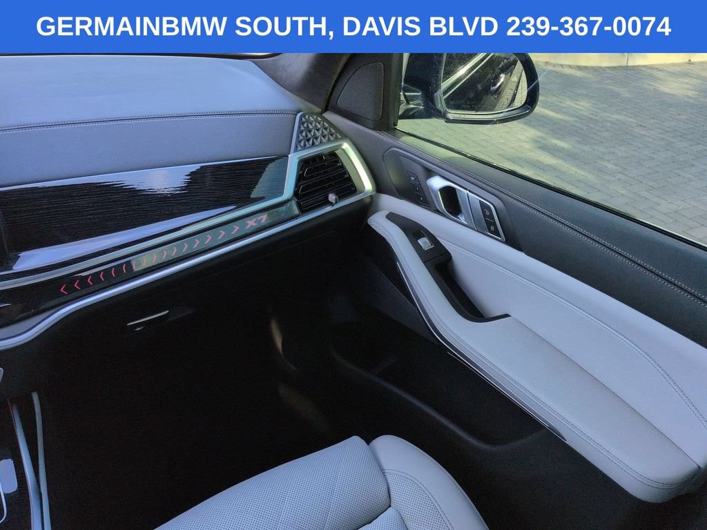 Used 2025 BMW X7 xDrive40i w/ M Sport Package AWD/4WD image 19