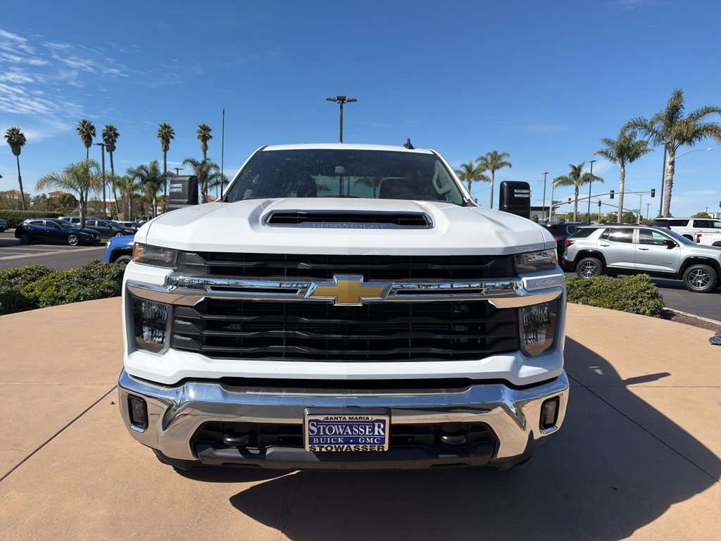 Used 2025 Chevrolet Silverado 2500 LT w/ Convenience Package AWD/4WD image 2