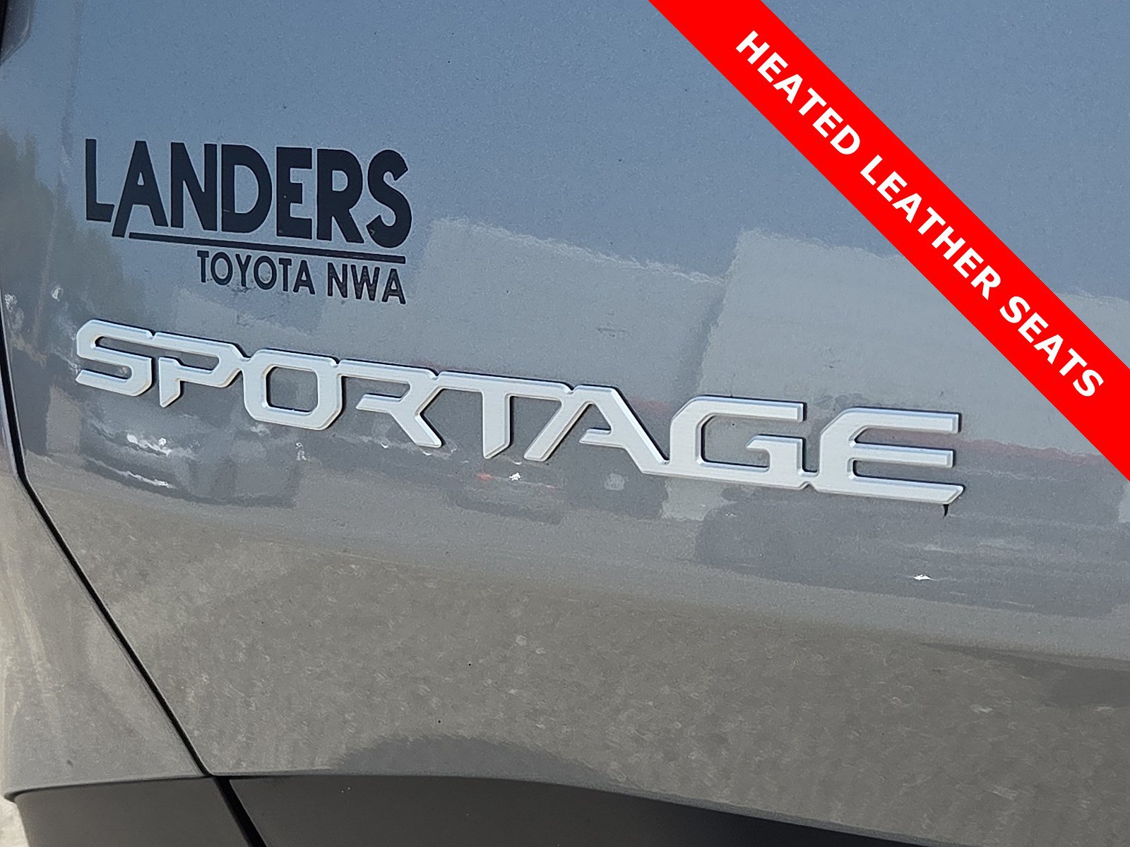 Used 2024 Kia Sportage EX FWD image 8