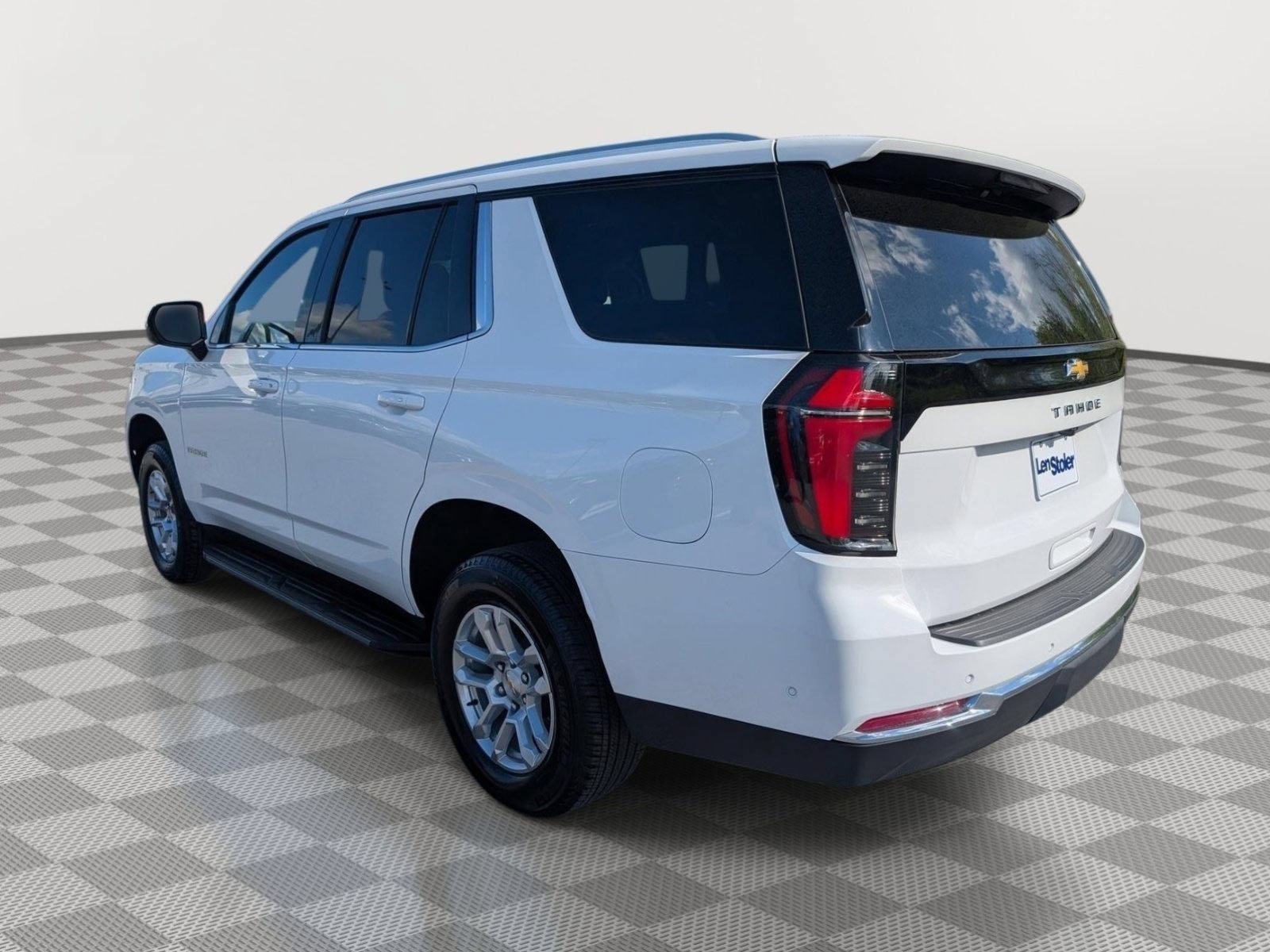 Used 2025 Chevrolet Tahoe LS AWD/4WD image 3