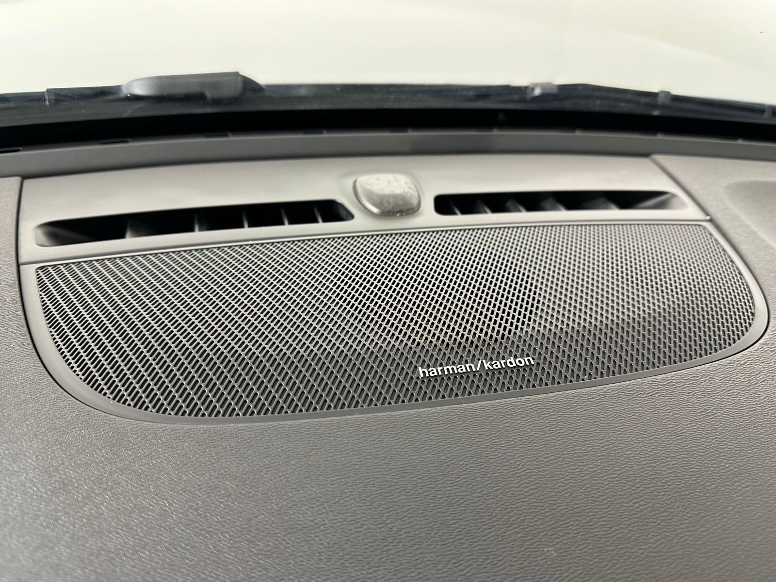 Used 2019 Volvo XC40 T5 R-Design image 21