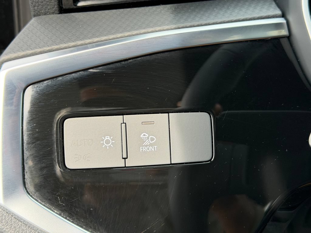 Certified 2025 Audi Q3 2.0T Premium w/ Convenience Package AWD/4WD image 37