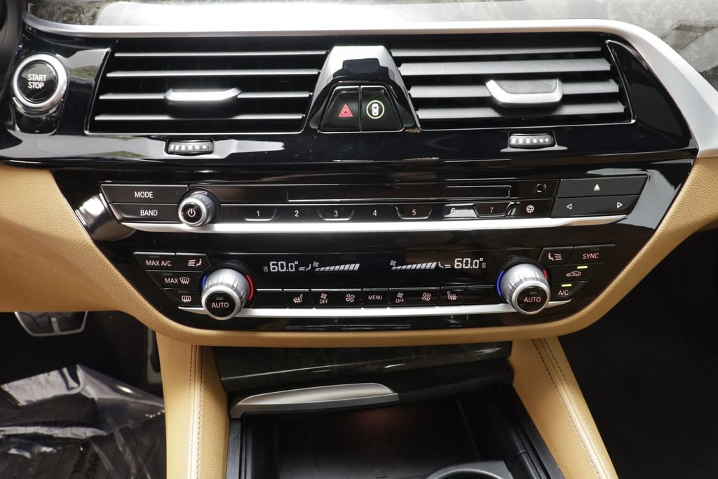 Used 2018 BMW 530e xDrive AWD/4WD image 13