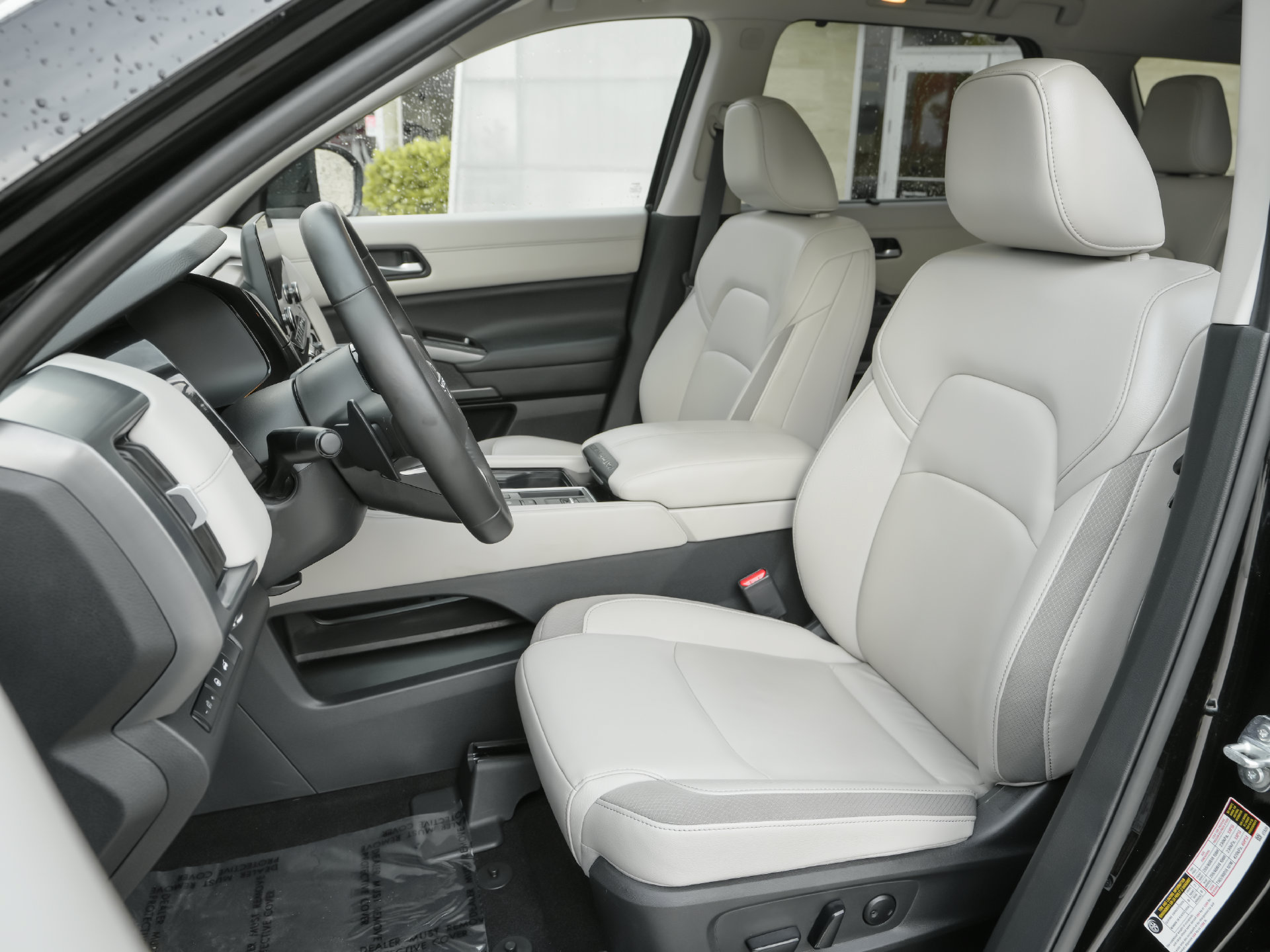 Used 2025 Nissan Pathfinder SL FWD image 5
