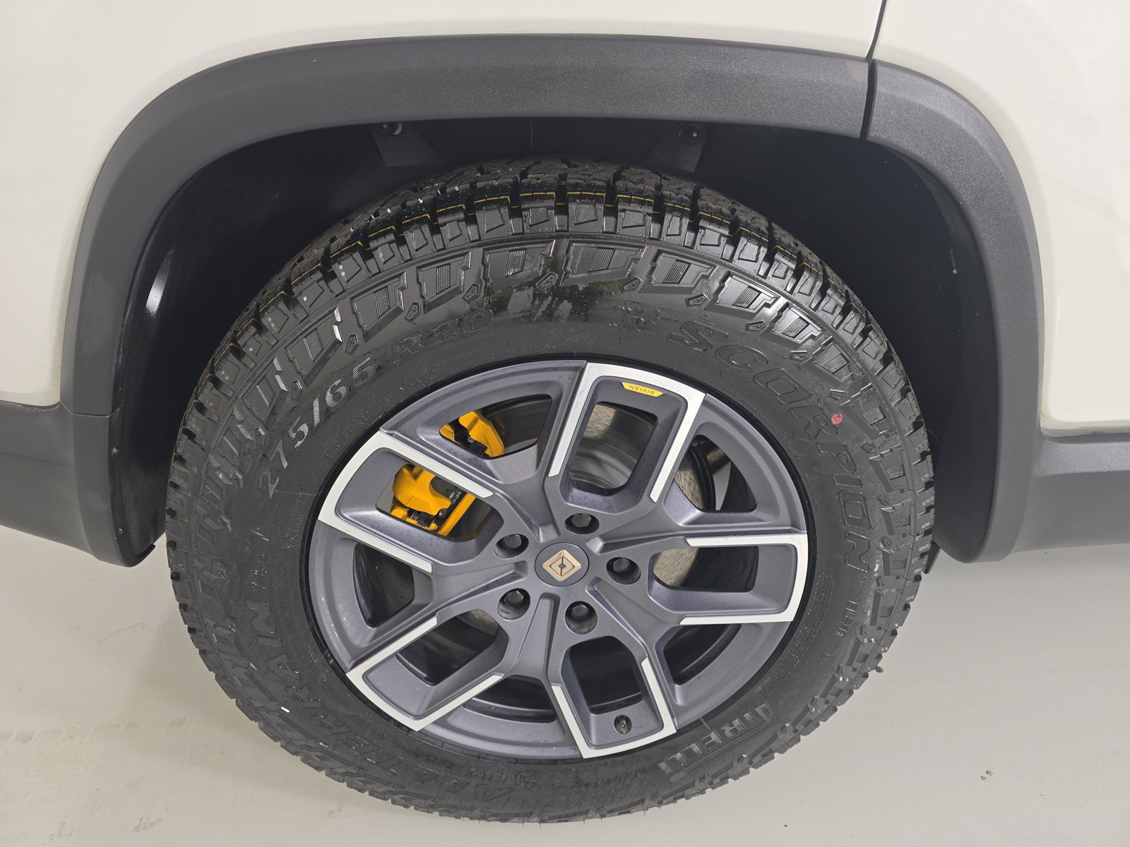 Used 2023 Rivian R1S Adventure AWD/4WD image 12