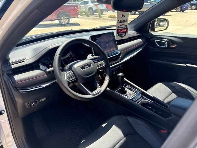Used 2025 Jeep Compass Trailhawk AWD/4WD image 13
