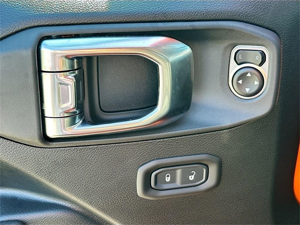 New 2025 Jeep Gladiator Sport image 17