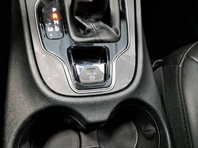 Used 2020 Jeep Cherokee Latitude Plus AWD/4WD image 17