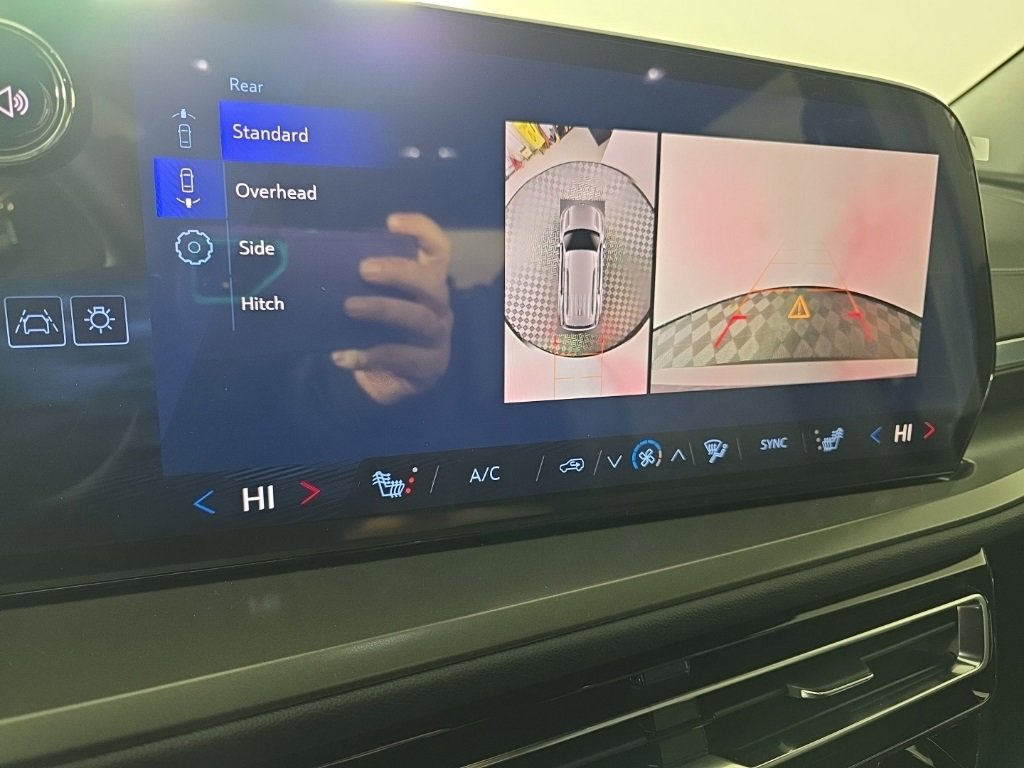 New 2026 Chevrolet Traverse LT w/ Sun and Wheel Package image 19