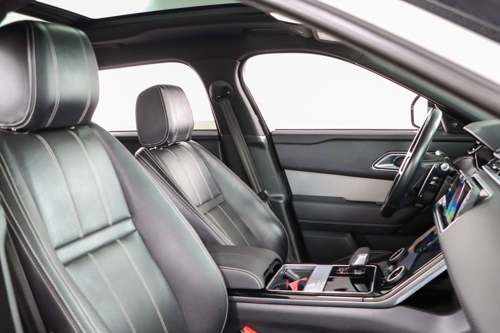 Used 2022 Land Rover Range Rover Velar R-Dynamic S image 27