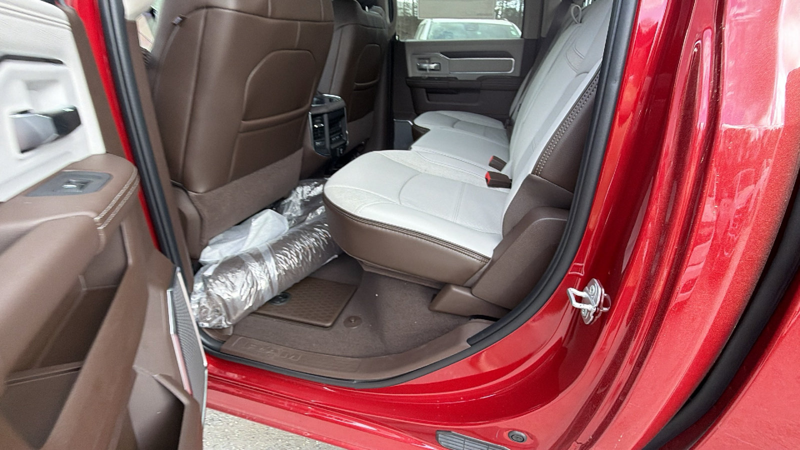 New 2026 RAM 2500 Laramie AWD/4WD image 19
