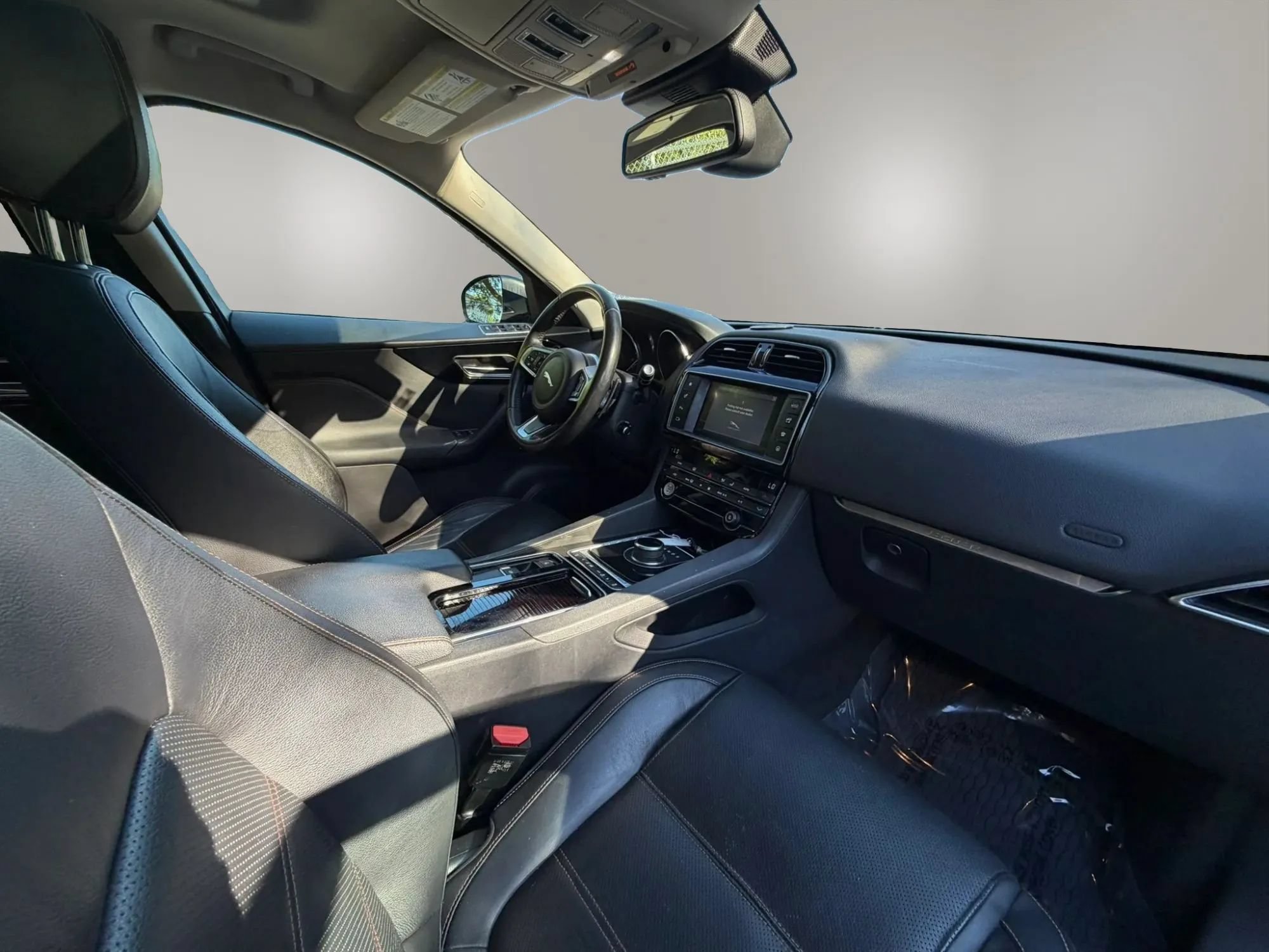 Used 2018 Jaguar F-PACE Prestige AWD/4WD image 17