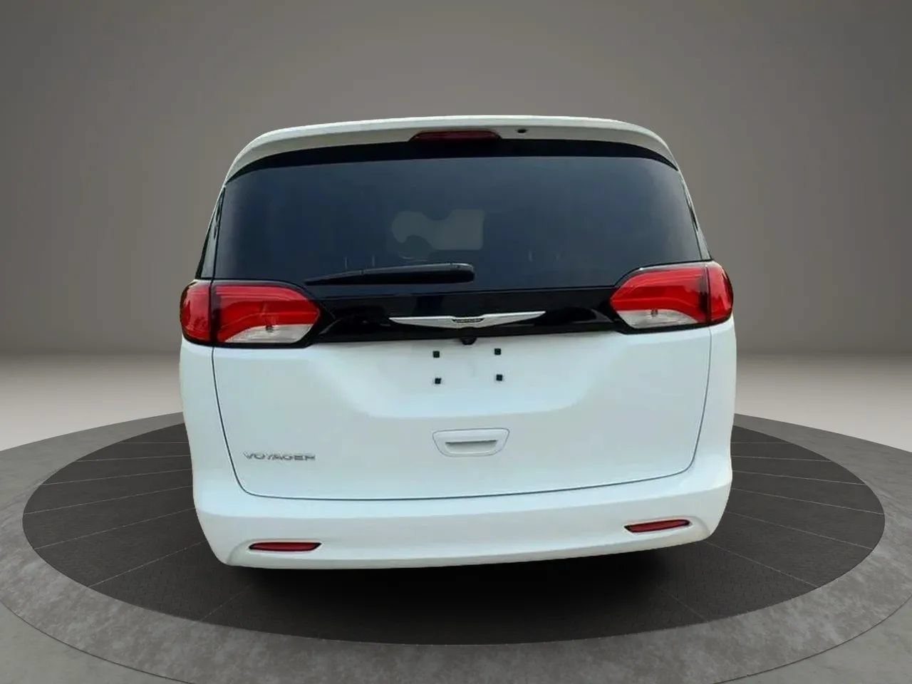 Used 2023 Chrysler Voyager LX FWD image 5