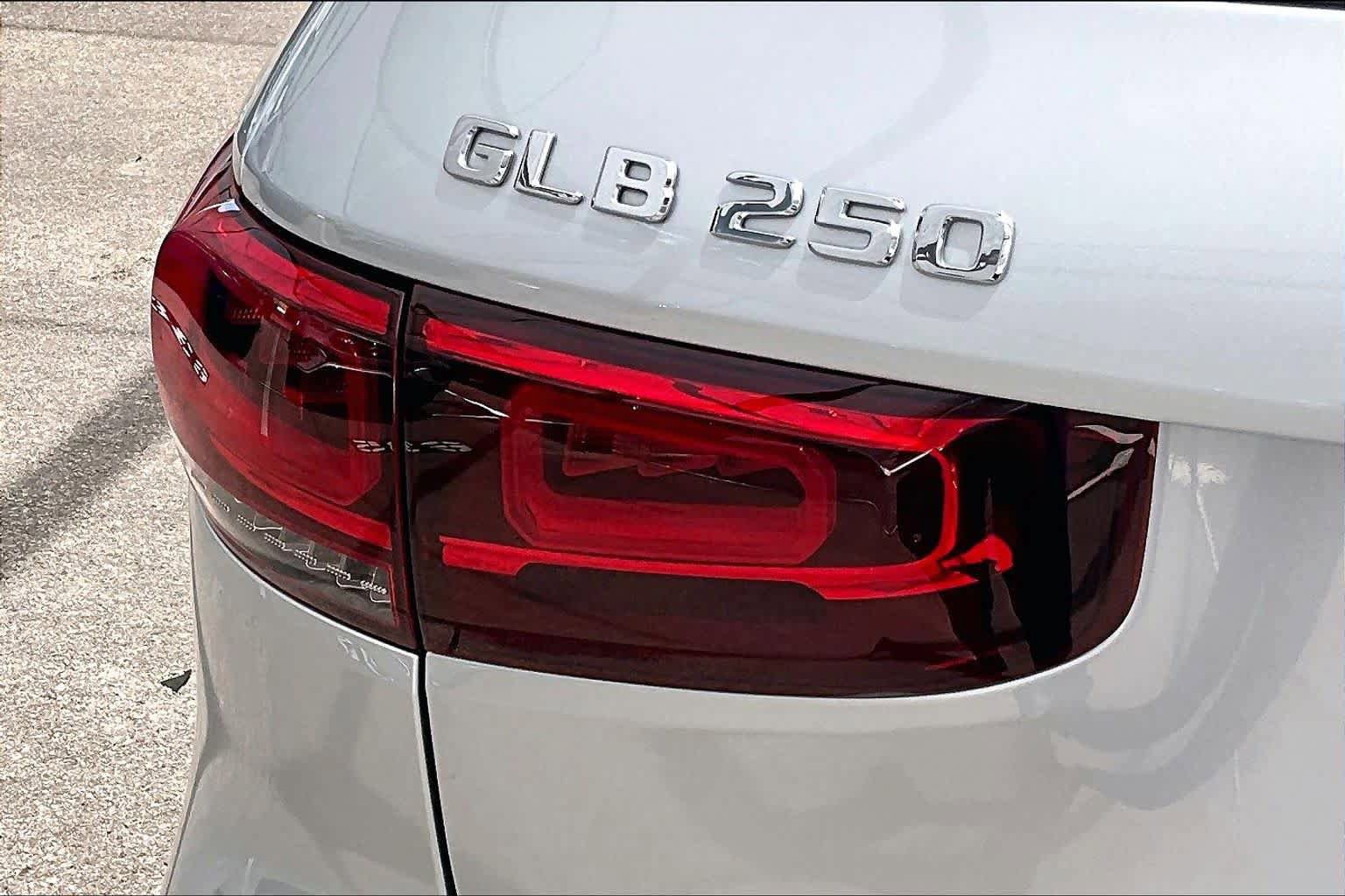 Used 2022 Mercedes-Benz GLB 250 image 28