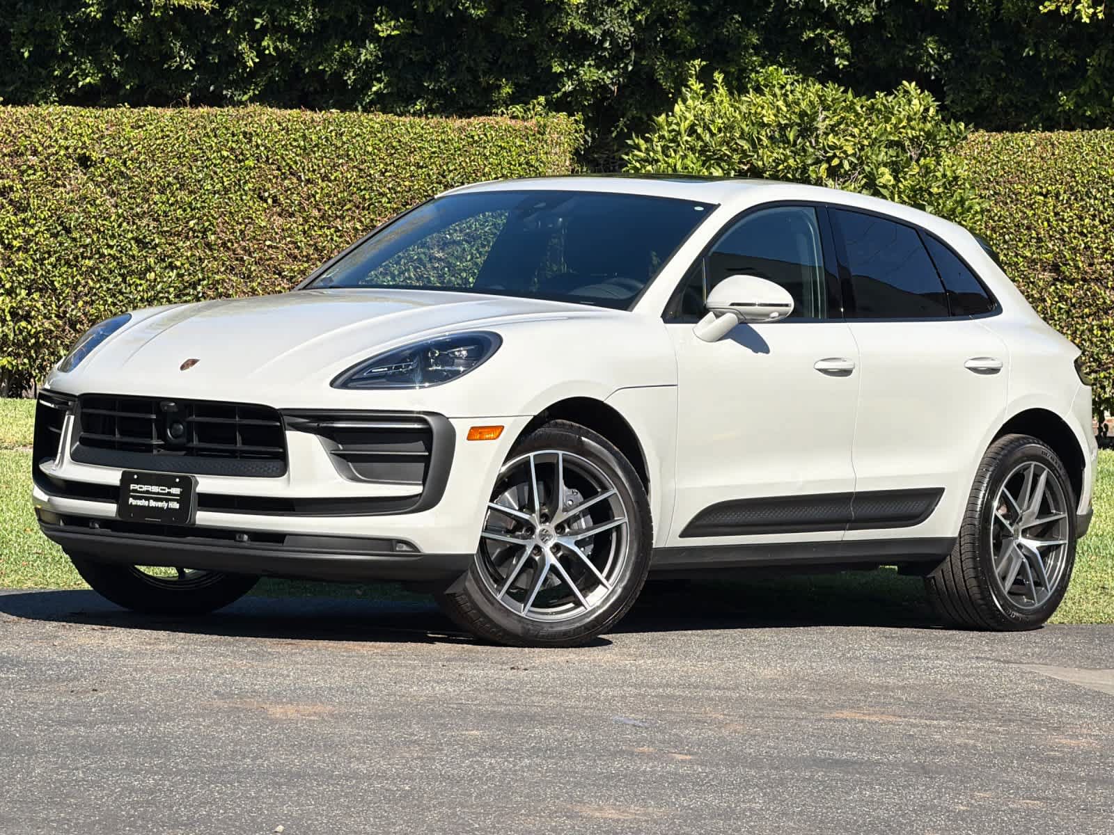 New 2026 Porsche Macan AWD/4WD image 1