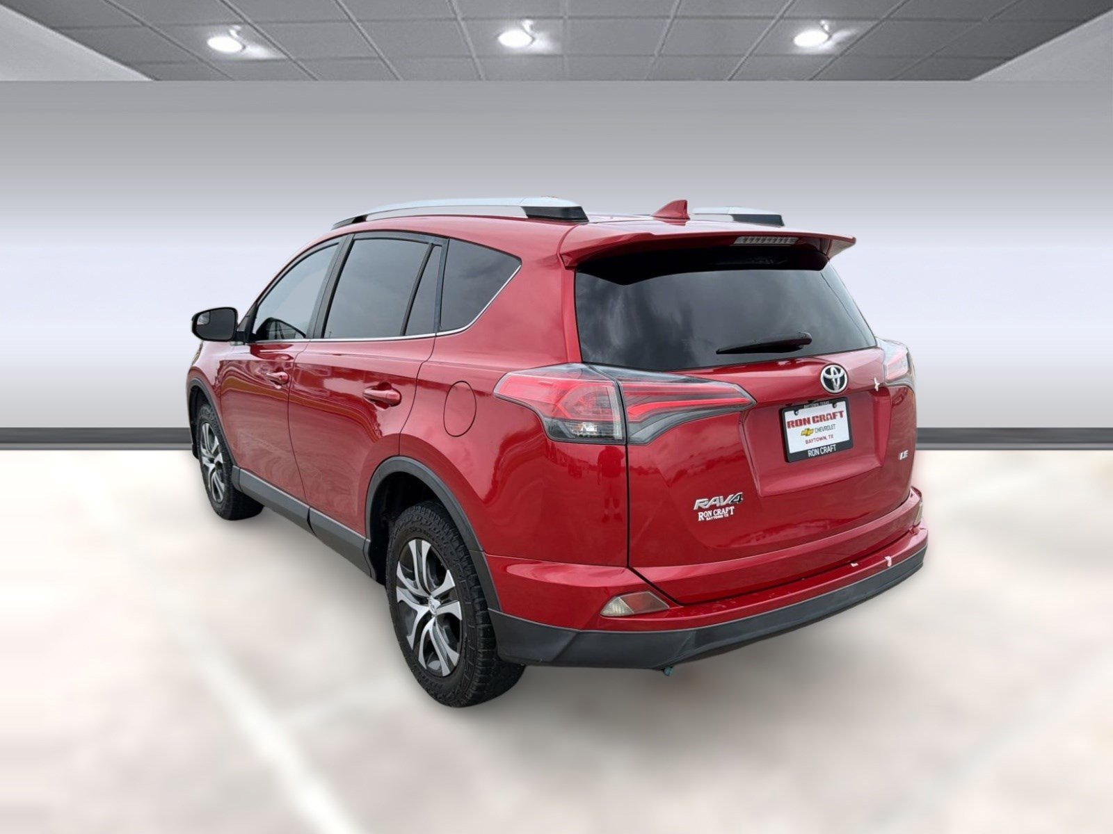 Used 2016 Toyota RAV4 LE FWD image 3