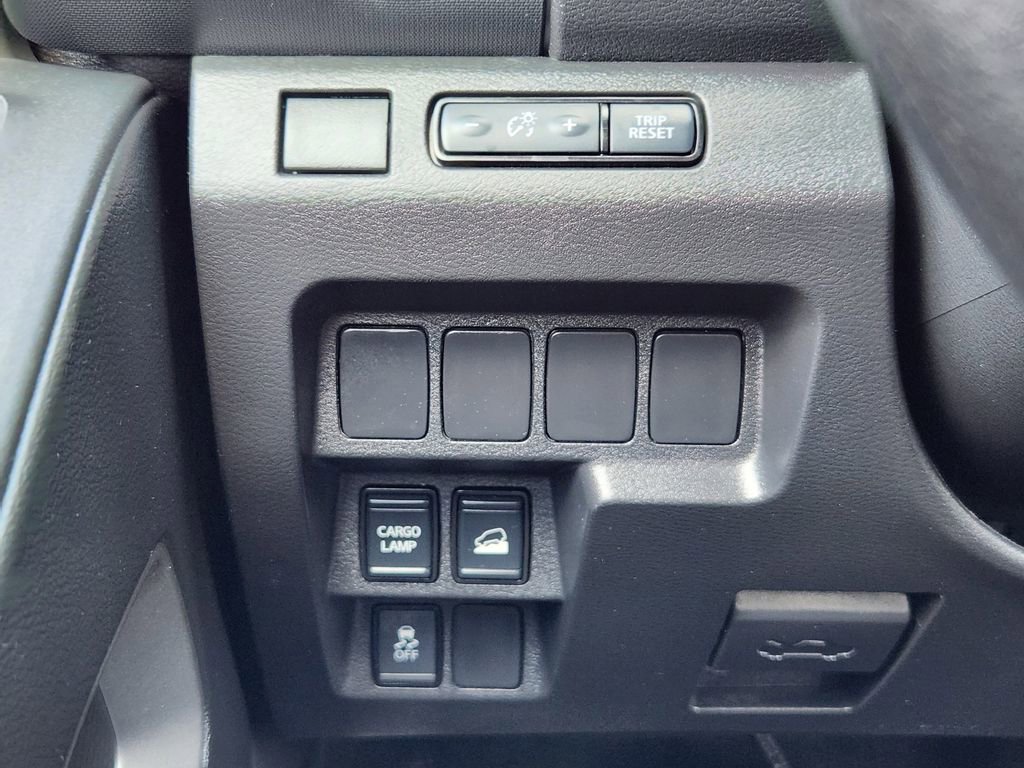 Used 2024 Nissan Frontier SV image 18