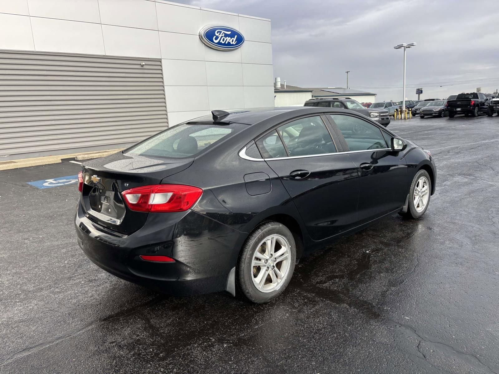 Used 2017 Chevrolet Cruze LT w/ Convenience Package image 9