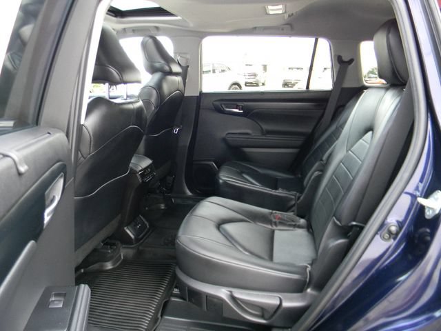 Used 2023 Toyota Highlander XLE AWD/4WD image 20
