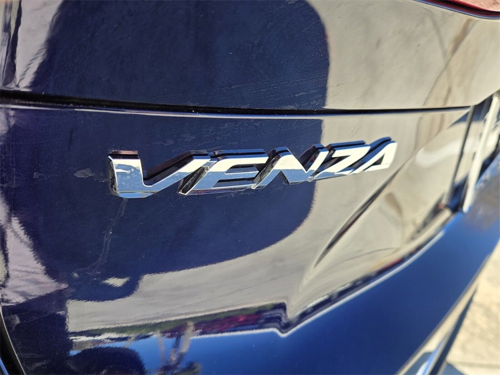 Used 2024 Toyota Venza XLE image 13