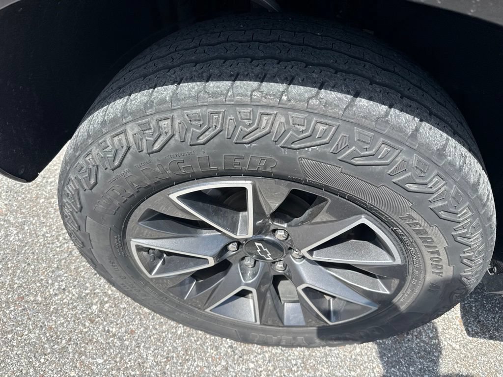 Used 2023 Chevrolet Tahoe Z71 w/ Luxury Package AWD/4WD image 8