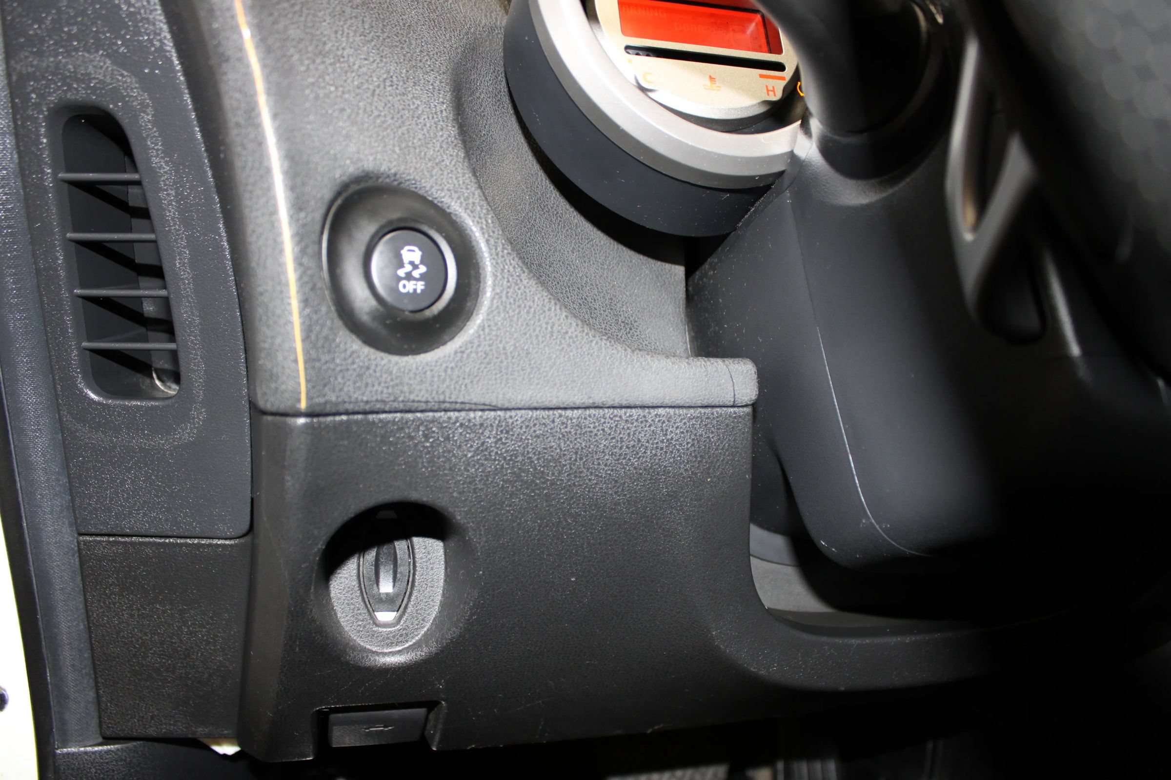 Used 2011 Nissan 370Z Coupe RWD image 18