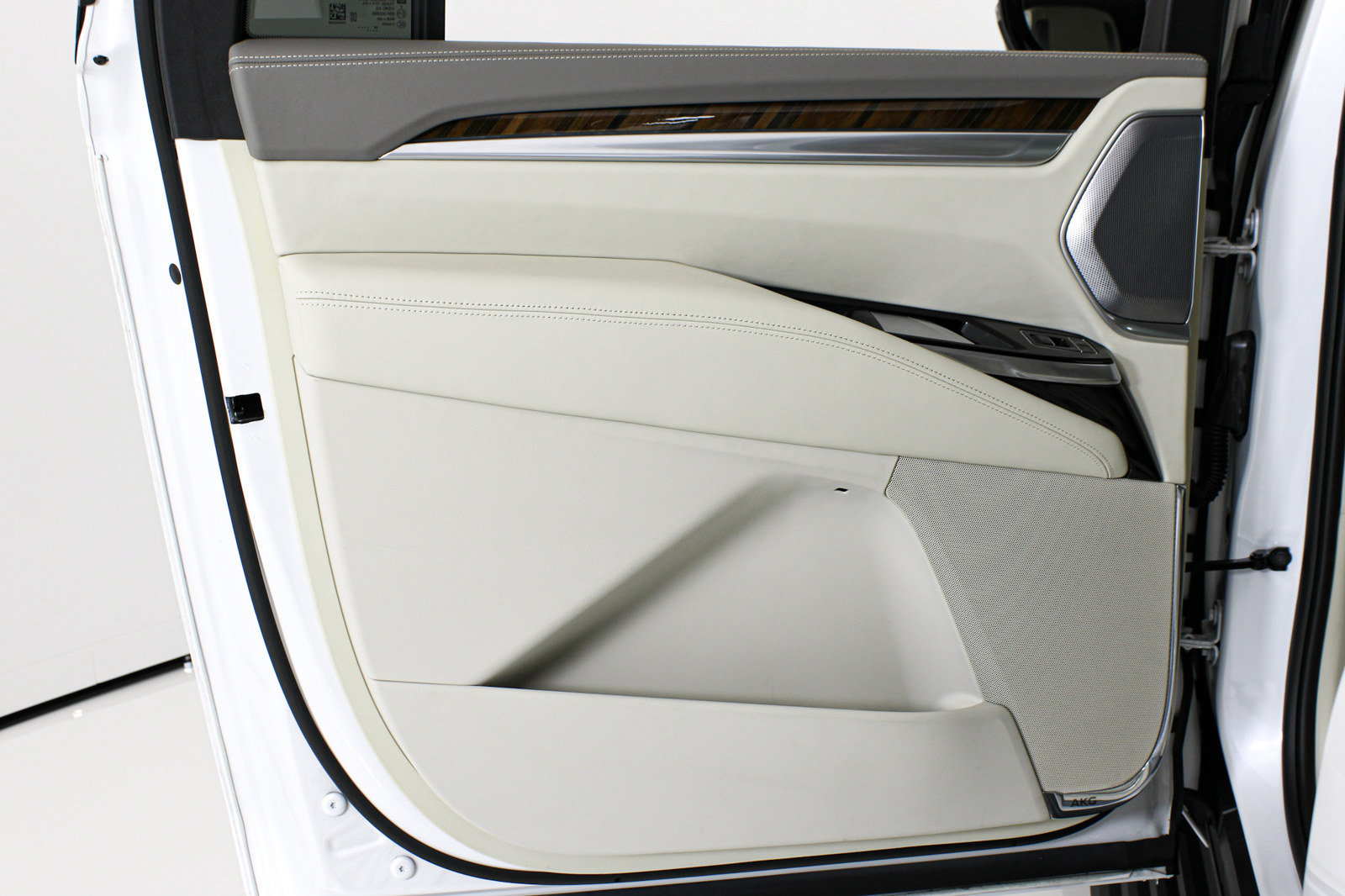 Used 2025 Cadillac Escalade ESV Sport Platinum RWD image 37