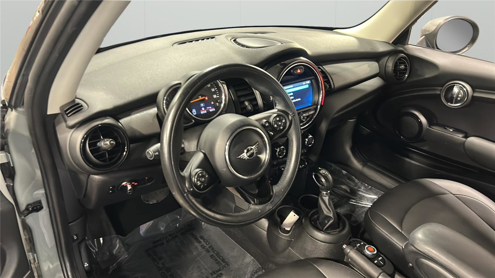 Used 2019 MINI Cooper 2-Door Hardtop w/ Storage Package FWD image 22
